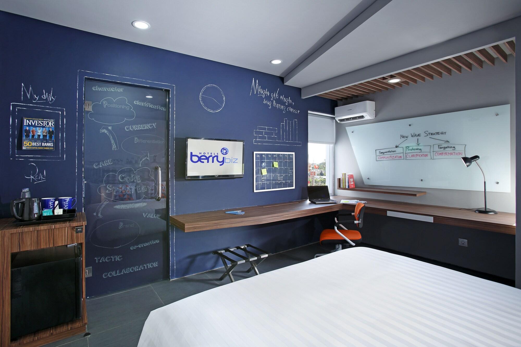 Berry Biz Hotel Seminyak  Exterior photo